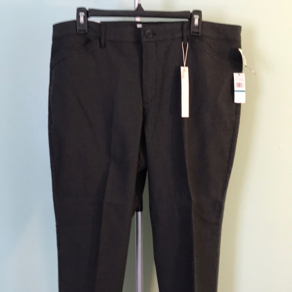 Woman’s Slacks Gloria Vanderbilt Size 16